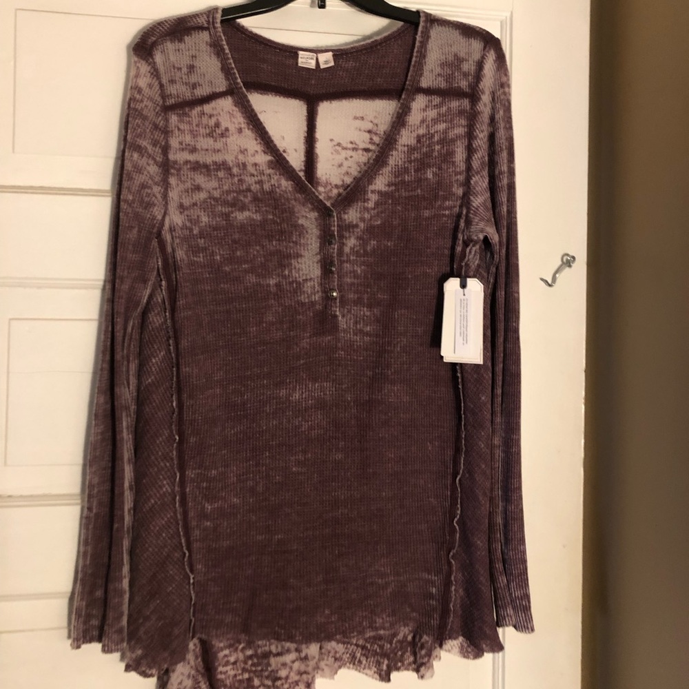 Melrose and market distressed top